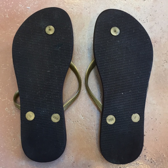 Havaianas - Gold animal print pattern Flip Flops - Picture 2 of 2